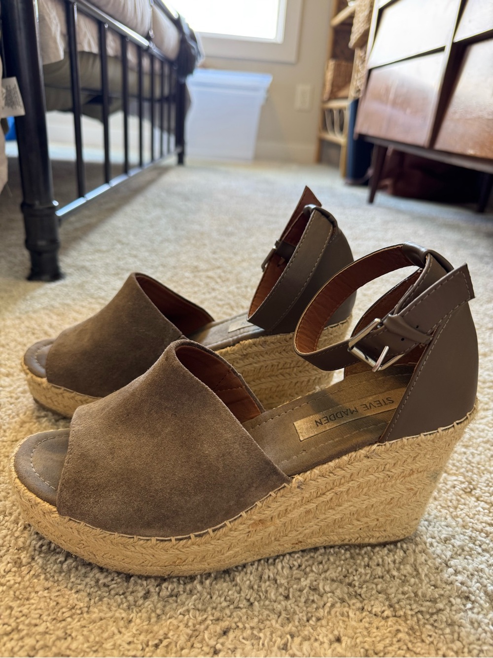 Steve Madden Taupe Suede Espadrille Wedge Sandals with Ankle Strap Size 10